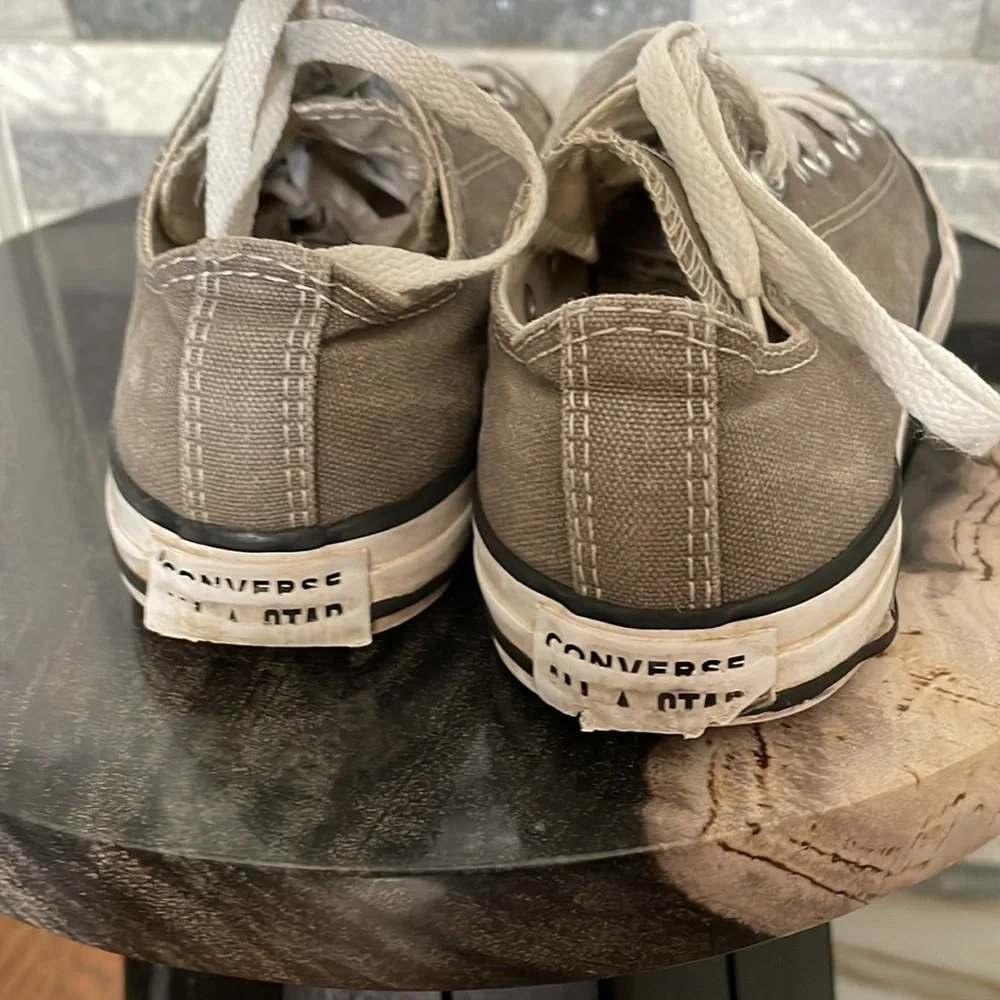 CONVERSE CHUCK TAYLORS YOUTH SIZE 2